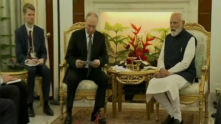 कूटनीति के मौन नायक- पुतिन के सुपर इंटरप्रेटर जो बिना नाम के दुनिया बदलते हैं