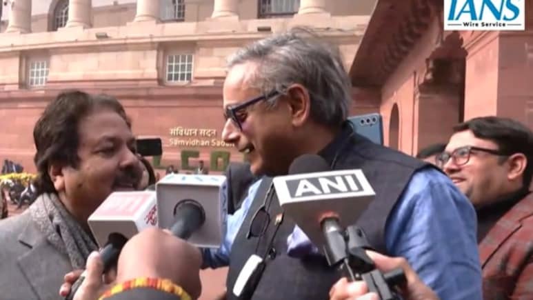 'सारे मैच केरल में नहीं करा सकते...' : थरूर-राजीव शुक्ला के बीच संसद में मजेदार बातचीत का वीडियो वायरल