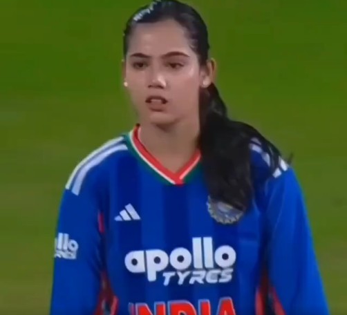 टीम इंडिया में आते ही फैंस पर चल गया वैष्णवी शर्मा का जादू, डिटेल से जानें, देखें तस्वीरें