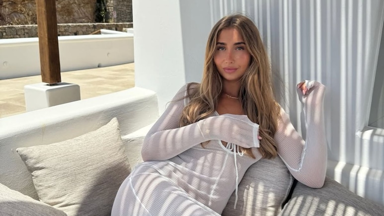 Lily Phillips Video: शेजारी राहायला आली लिली, गाववाल्यांची सटकली