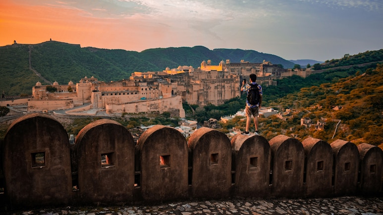 Planning To Attend Jaipur Literature Festival? Here's Your Ultimate Guide To The Pink City