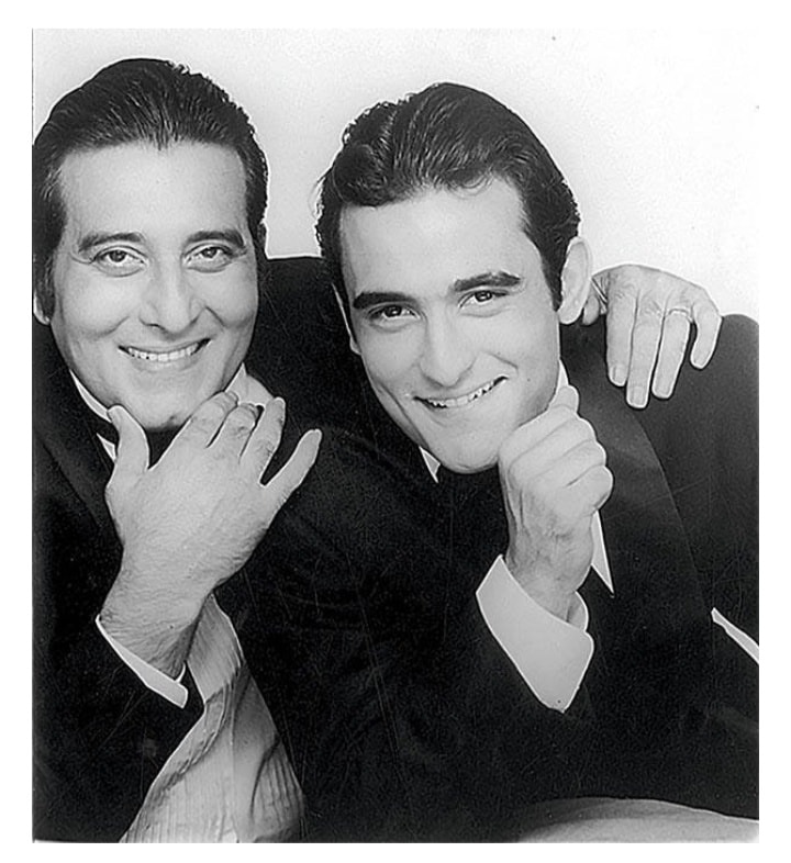 अक्षय खन्ना के सौतेले छोटे भाई की 5 फोटो, हाइट से लेकर लुक्स में लगते हैं पापा विनोद खन्ना की कॉपी, फैंस बोले- हैंडसम बॉय