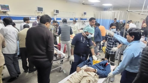 Rajasthan: बाइक को बचाने के चक्कर में बस पलटी; हादसे में 3 की मौत, 11 बुरी तरह घायल