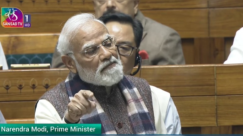 जिसने वंदे मातरम के लिए चूड़ियां तक उतार दी...पीएम मोदी ने जब संसद में बताई वीरांगना सरोजनी की कहानी