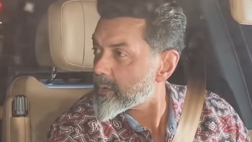 पापा Dharmendra को कुछ यूं दिल में बसाए बैठें हैं बॉबी देओल, सलमान की बर्थडे पार्टी में पहनी उनकी पुरानी शर्ट