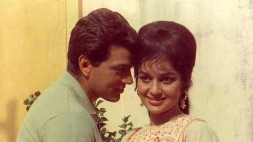 जब Dharemndra के घर पड़ा था इनकम टैक्स का छापा, लपेटे में आ गई थीं Asha Parekh भी, सालों बाद खुला राज