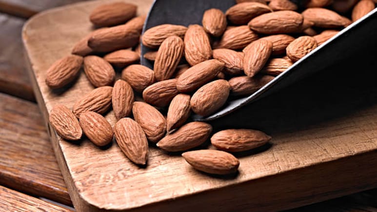 6 Health Benefits Of Eating Badam Or Almonds