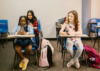 16 साल से कम उम्र के बच्चे इस देश में नहीं कर पाएंगे सोशल मीडिया का इस्तेमाल, सरकार ने लगाया बैन