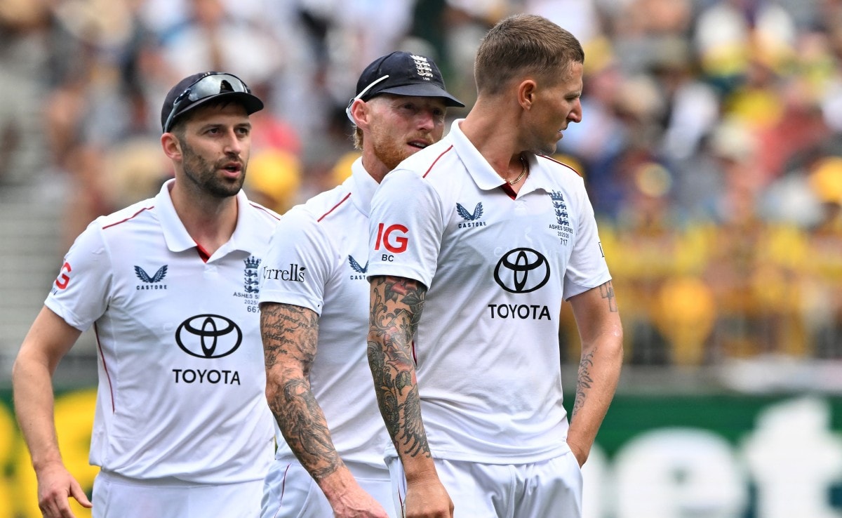 England Star Left Embarrassed After "Thousands Of Dollars" Dispersed In Street