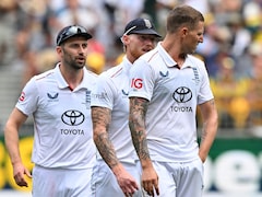 Eng Star Left Embarrassed After "Thousands Of Dollars" Dispersed In Street