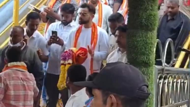 VIDEO: सफेद कुर्ता, हाथ में माला, धमाल मचाने के बाद अब किस मंदिर पहुंचे विराट कोहली? जानें क्या है वहां की मान्यता