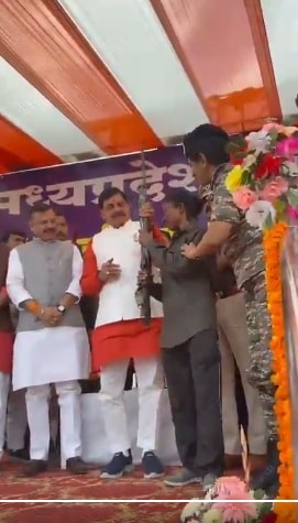 Naxal Surrender in Balaghat Madhya Pradesh Naxal Surrender in Balaghat Madhya Pradesh