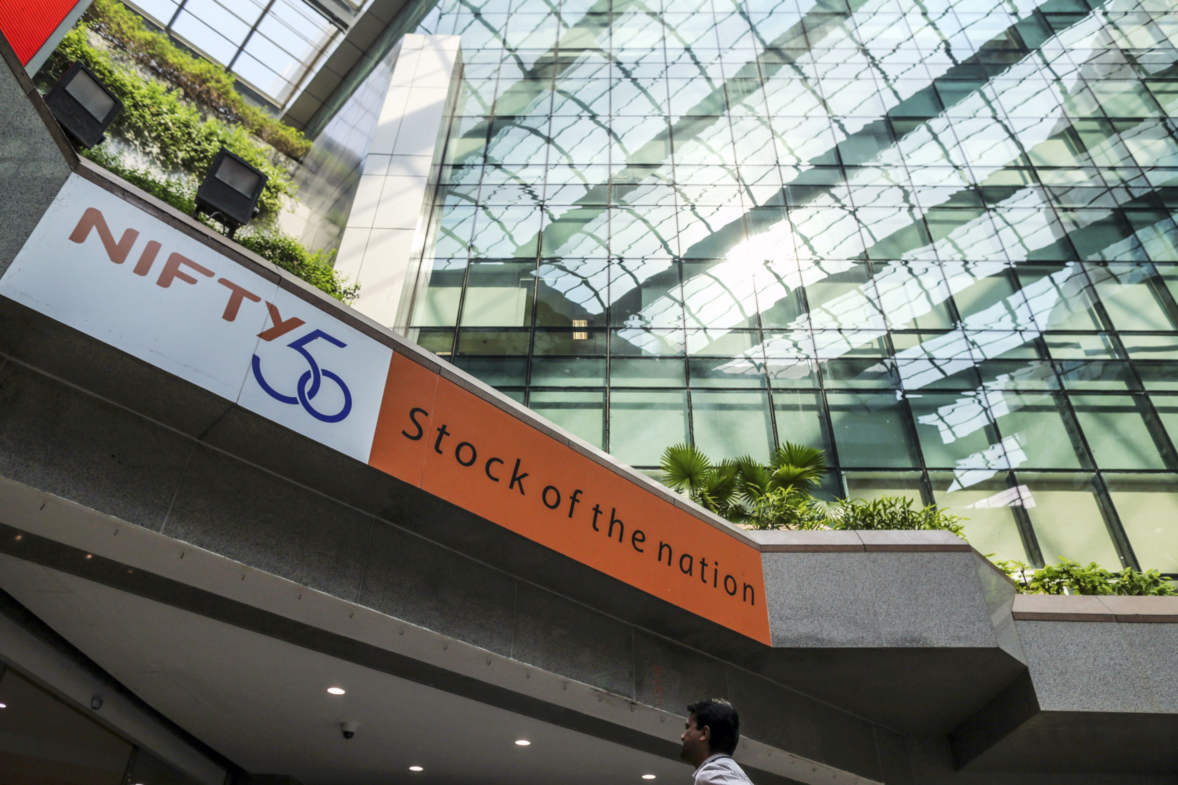 Stock Market Today: Sensex, Nifty Extend Decline To Third Day As ICICI, HDFC Bank Drag; FPIs Stay Net Sellers