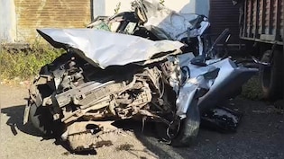 नासिक: टायर फटा, ट्रक से टकराई कार, समृद्धि महामार्ग पर भीषण हादसा, 2 की मौत, 9 घायल