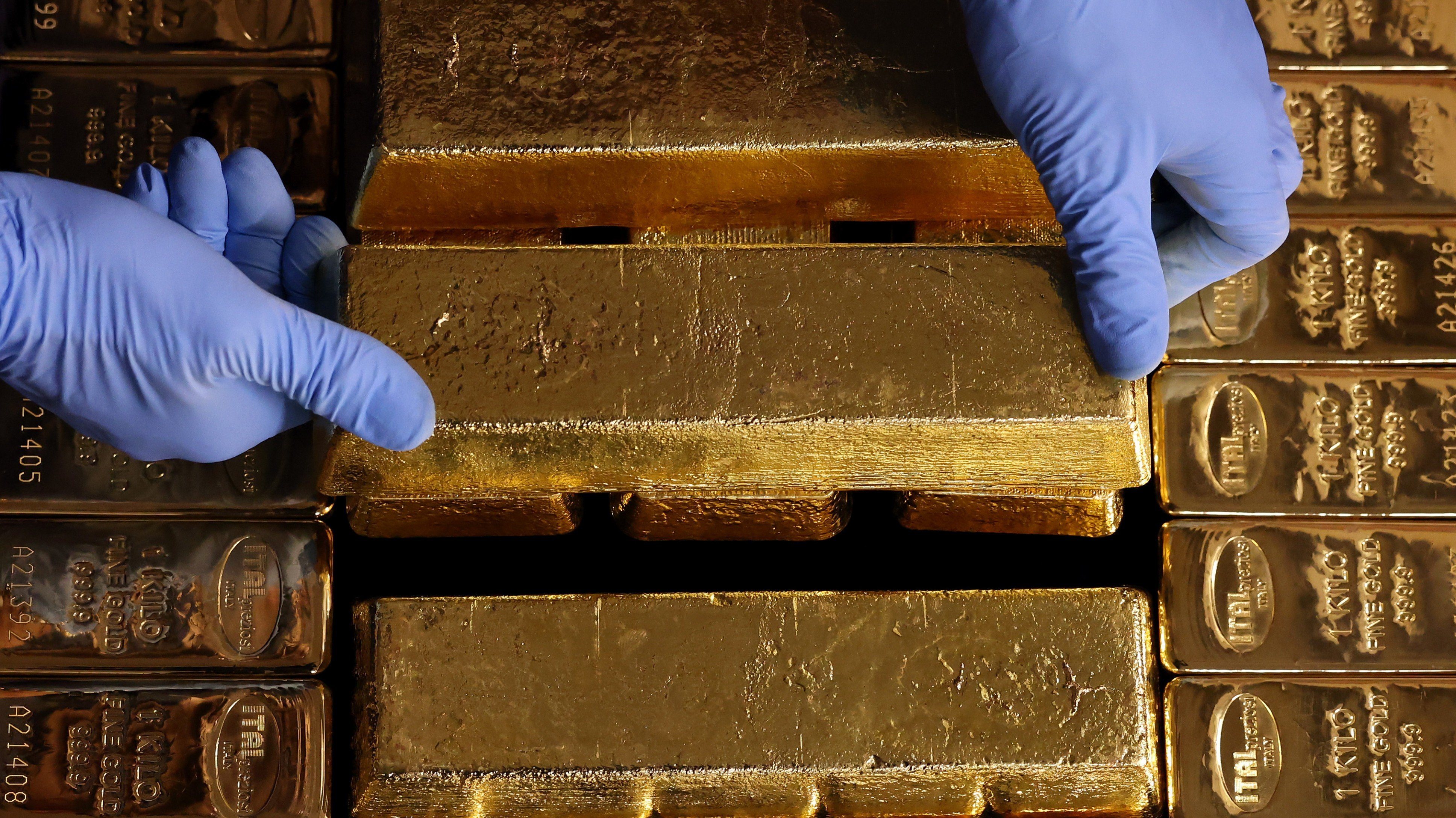 Gold Hovers Near Record And Platinum Extends Rally After CPI