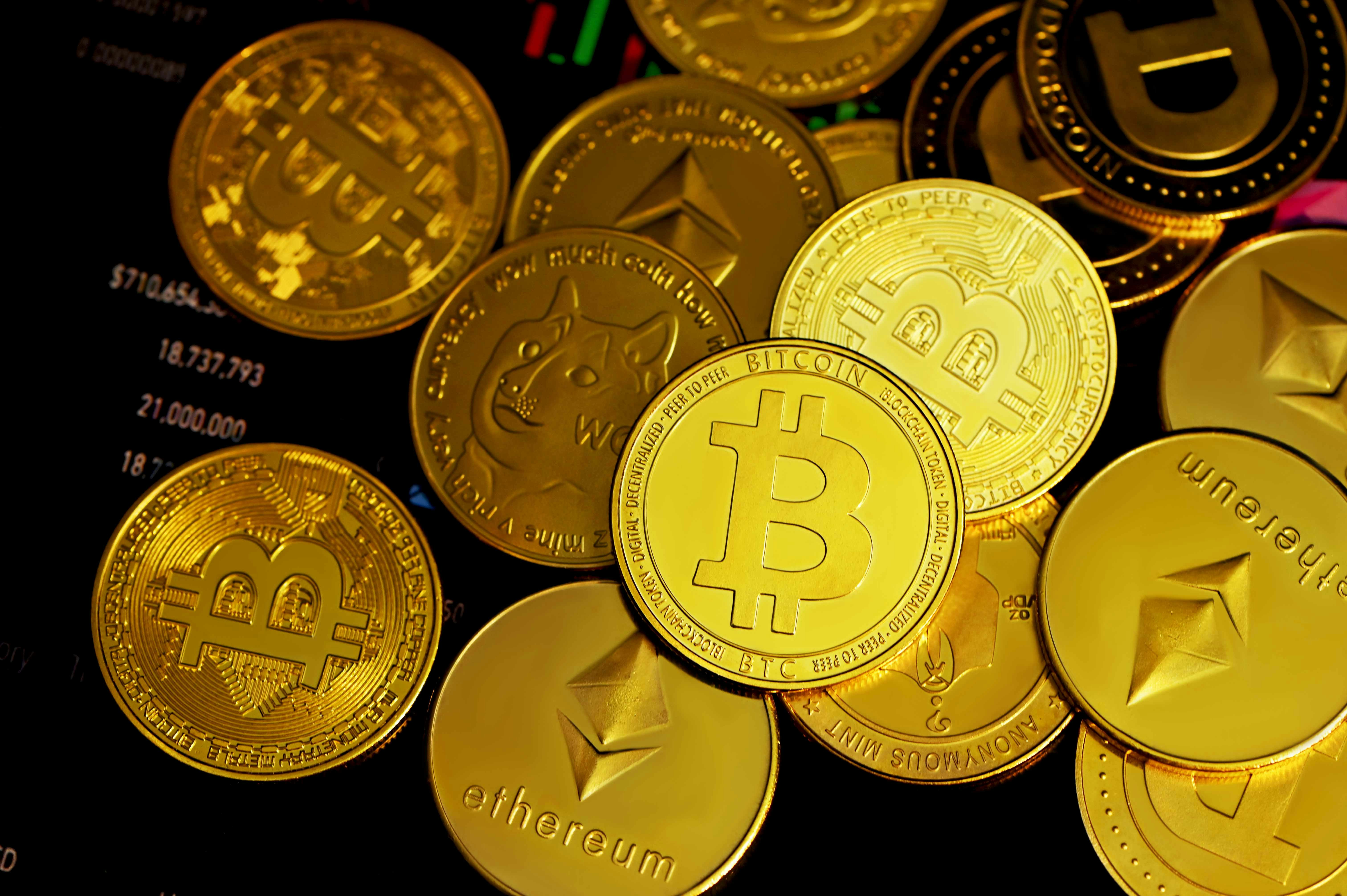 Crypto Under Pressure, But 'Rich Dad Poor Dad' Author Recommends Buying Bitcoin &mdash; Here's Why