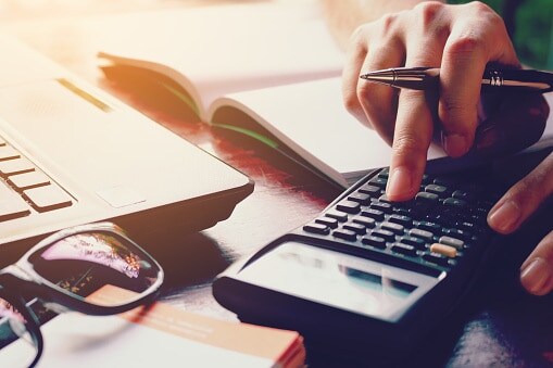 How to Calculate Home And Car Loan Costs When Interest Rates Are Rising