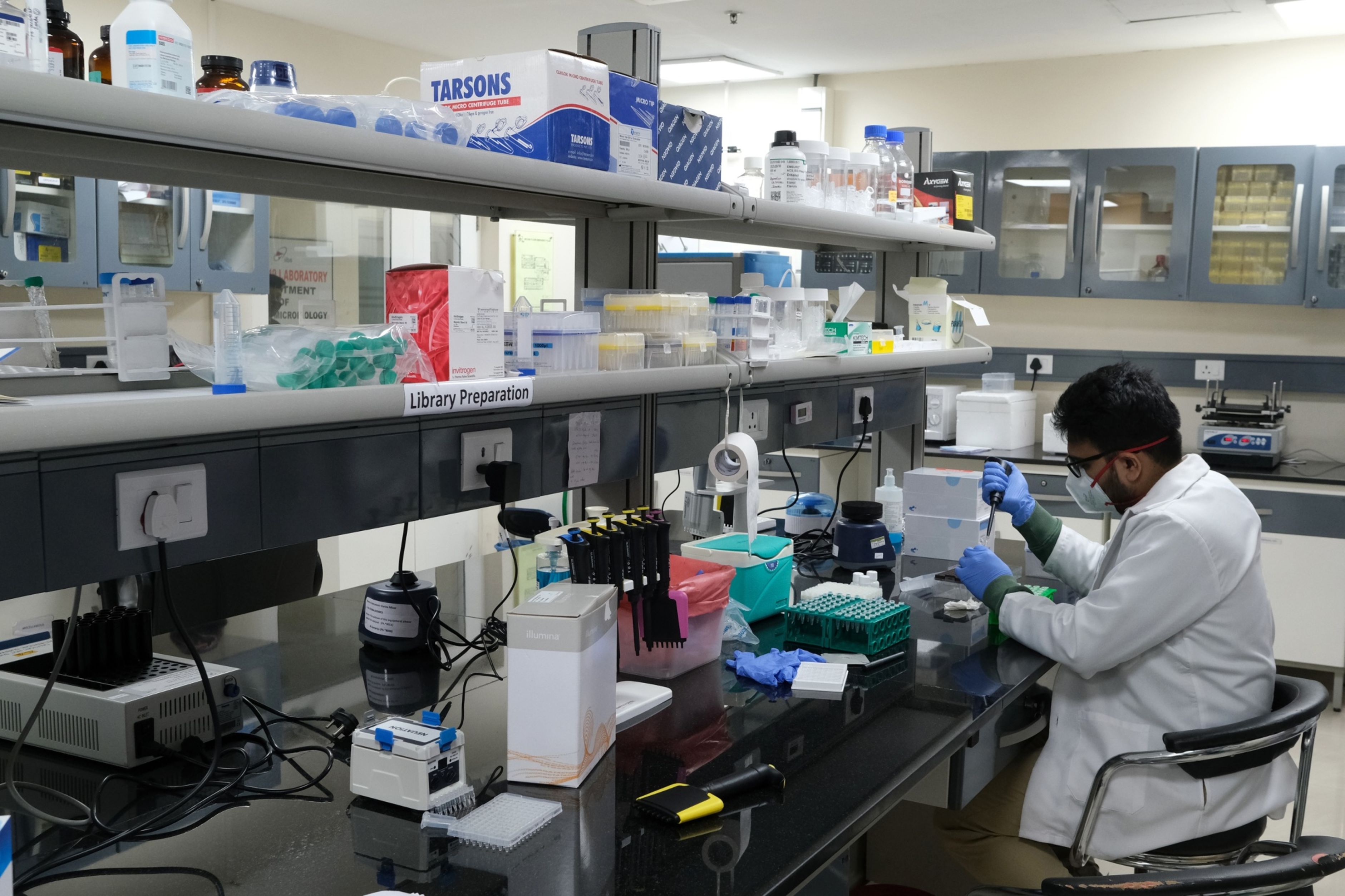 Coronavirus India Latest Updates: India's Omicron Tally Crosses 100; Avoid Non-Essential Travel: ICMR