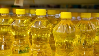 FDA Seizes Loose Edible Oil Worth Rs 1.94 Crore From Multiple Establishments In Beed