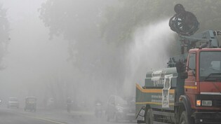 दिल्ली में सांसों पर संकट, UP के इस शहर में सबसे प्रदूषित हवा, जानें- आपके इलाके का हाल