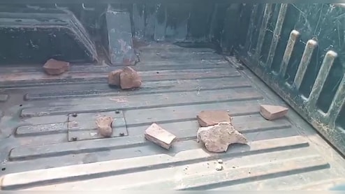 भरतपुर में सुरक्षाबलों पर पथराव, वाहन में तोड़फोड़; जवान से SLR छीनने की कोश&zwj;िश