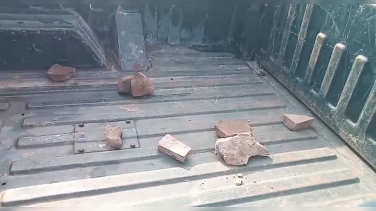 भरतपुर में सुरक्षाबलों पर पथराव, वाहन में तोड़फोड़; जवान से SLR छीनने की कोश&zwj;िश