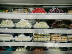 Year Ender 2025 : फेस्टिव सीजन में सबसे ज्यादा बिके कौन-से स्नैक्स और मिठाइयां?