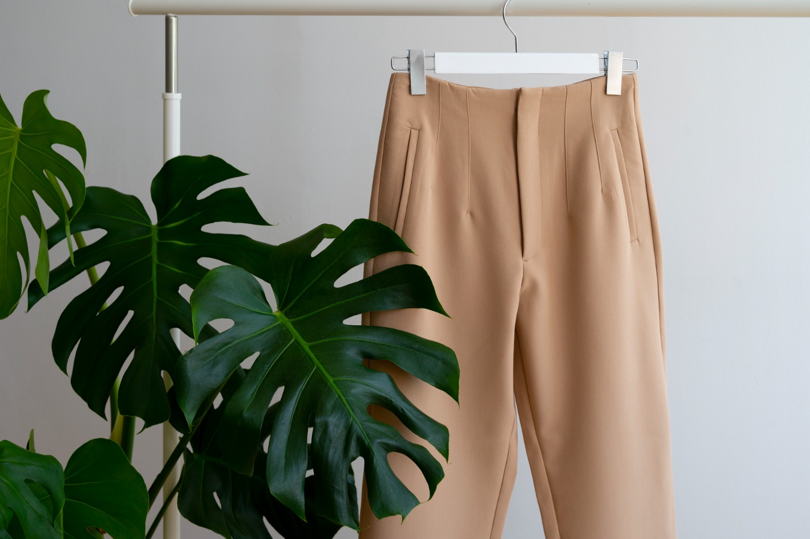 5 Best Cigarette Pants For Office Wear And Everyday Styling On Myntra