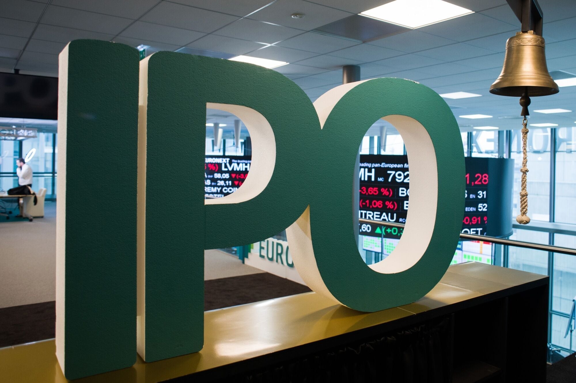 Japan Firms Cut Capital Spending Over Global Growth Concerns