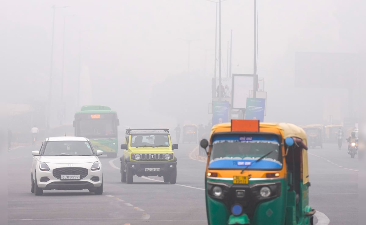 दिल्ली में प्रदूषण पर पाबंदियां भी बेअसर! द्वारका, आरके पुरम से ITO तक AQI 400 पार, देखें लिस्ट
