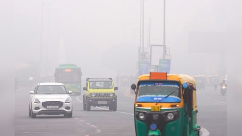 दिल्ली में प्रदूषण पर पाबंदियां भी बेअसर! द्वारका, आरके पुरम से ITO तक AQI 400 पार, देखें लिस्ट