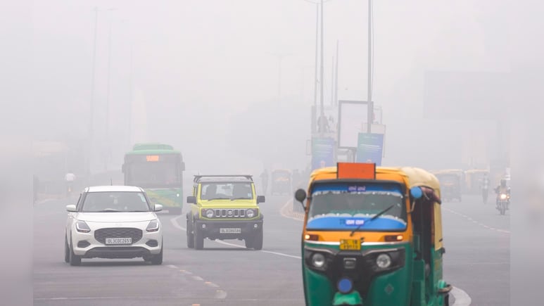 दिल्ली में प्रदूषण पर पाबंदियां भी बेअसर! द्वारका, आरके पुरम से ITO तक AQI 400 पार, देखें लिस्ट