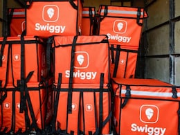 सीक्रेट सँटा नव्हे, हे तर सीक्रेट Swiggy,  कोणी केली 1 लाख रुपयांच्या कंडोमची ऑर्डर? काय काय मागवलं? पाहा यादी