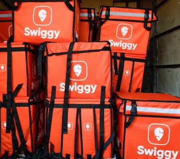 सीक्रेट सँटा नव्हे, हे तर सीक्रेट Swiggy,  कोणी केली 1 लाख रुपयांच्या कंडोमची ऑर्डर? काय काय मागवलं? पाहा यादी