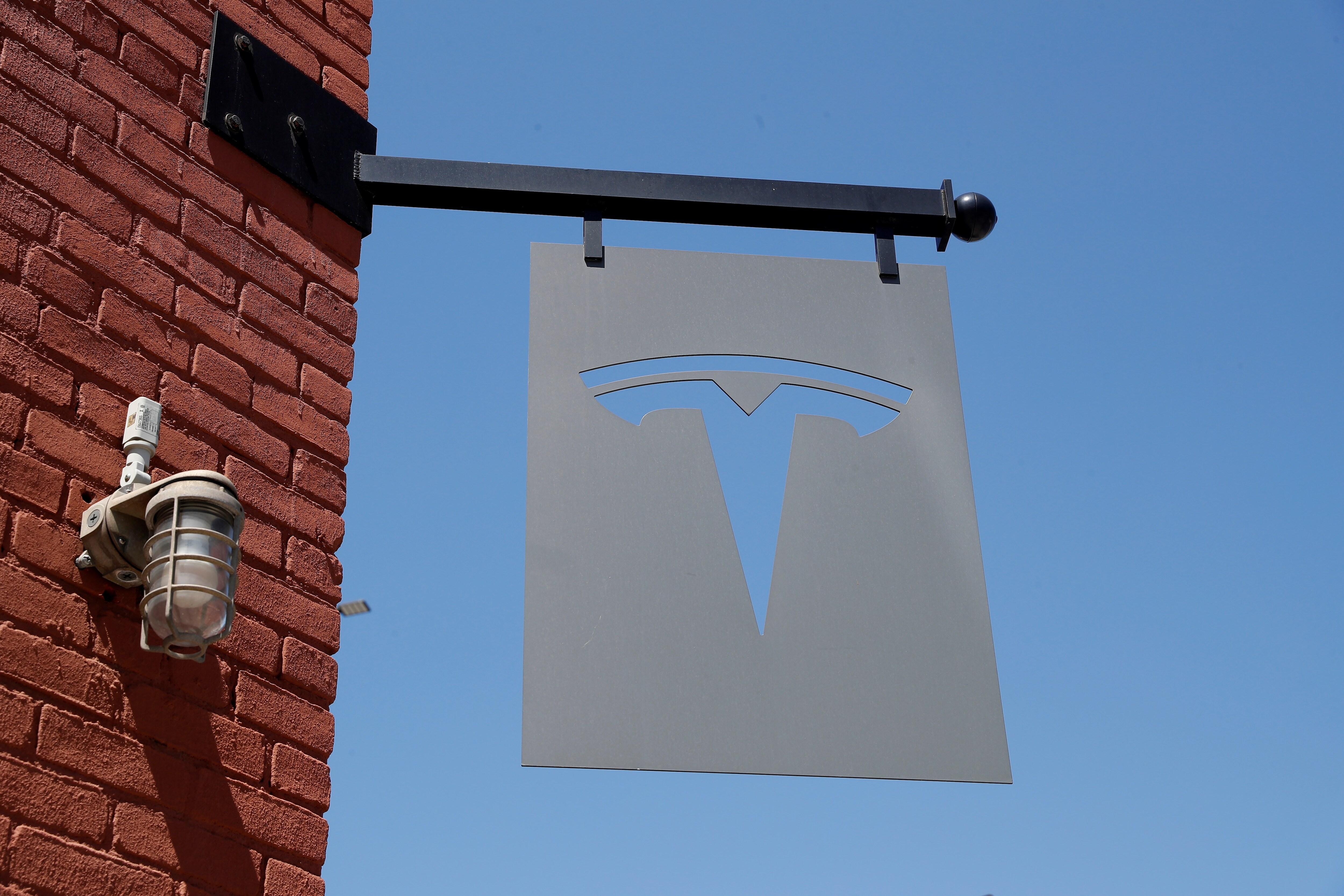 Tesla Plans Lithium Refinery In Texas, Seeks Tax Relief