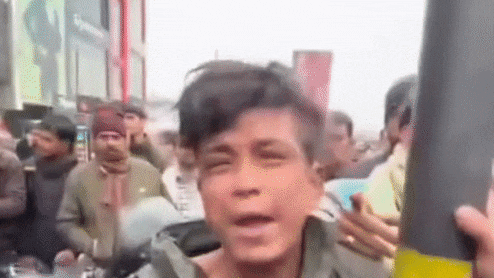 मैं सिर्फ हेलमेट चोर हूं, बाइक चोर नहीं... बेतिया में पोल से बंधे लड़के का वीडियो वायरल