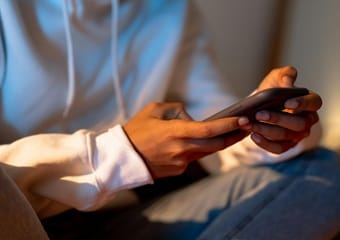 Airtel ने की Google के साथ साझेदारी, अब रेगुलर SMS की जगह मिलेगा वॉट्सऐप जैसा फील