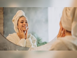 सुबह उठते ही चेहरे पर क्या लगाना चाहिए? यहां जानिए मॉर्निंग स्किन केयर रूटीन