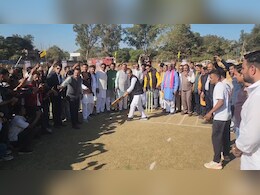 राजनीति से क्रिकेट तक: शिवराज सिंह चौहान का दिखा अनोखा अंदाज़, मैदान में उतरते ही कर दी चौको-छक्कों की बरसात&nbsp;