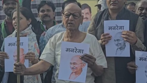 मनरेगा नाम बदलने के विरोध में MP में कांग्रेस का प्रदर्शन, महात्मा गांधी की वेशभूषा में दिखे कार्यकर्ता