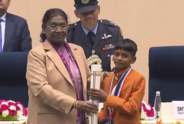 अजय ने बचाई पिता की जान