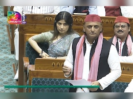 कुछ लोग अंग्रेजों के लिए जासूसी का काम करते थे...लोकसभा में वंदे मातरम पर चर्चा में अखिलेश यादव