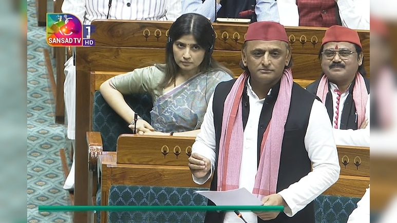 कुछ लोग अंग्रेजों के लिए जासूसी का काम करते थे...लोकसभा में वंदे मातरम पर चर्चा में अखिलेश यादव