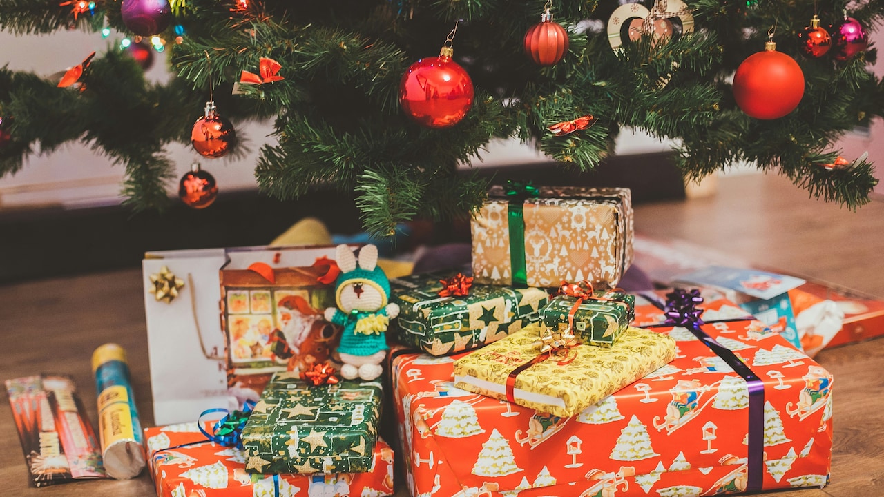 Which luxury gifts will you give your colleague or best friend this Secret Santa Which luxury gifts will you give your colleague or best friend this Secret Santa