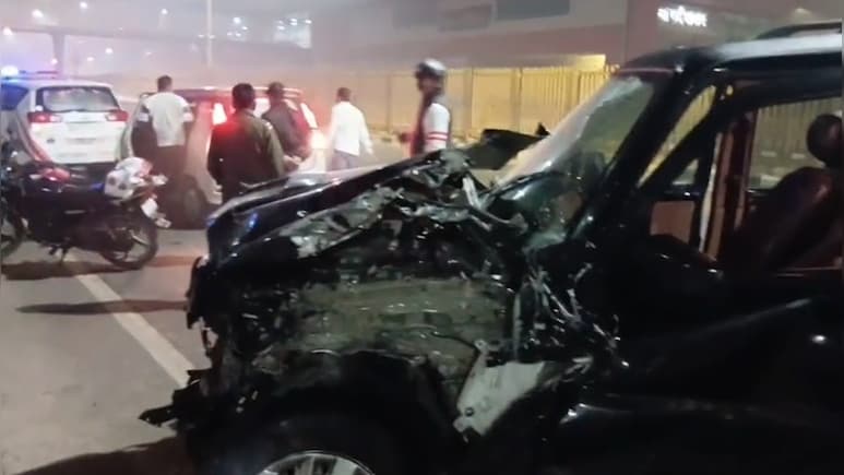 मथुरा हाईवे पर ब्लैक स्कॉर्पियो का आतंक, कई वाहनों को मारी टक्कर,  थार और मर्सिडीज के भी उड़ाए परखच्चे