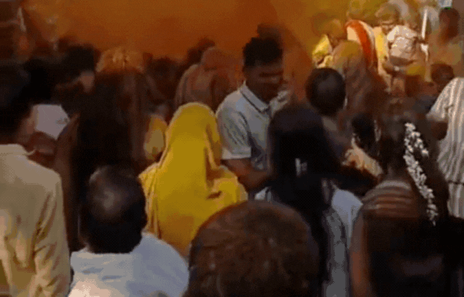 जीत के जश्न में हड़कंप! पुणे के जेजुरी में गुलाल उड़ाते ही भड़की आग, दो पार्षद समेत 16 लोग घायल