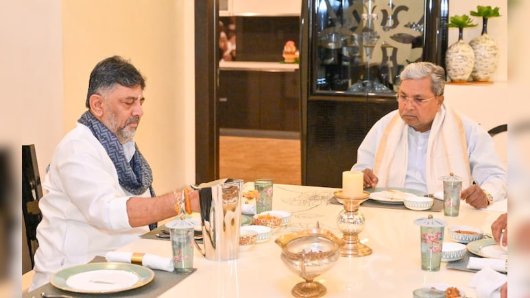 सिद्धारमैया ने डीके के घर जाकर किया नाश्‍ता, क्‍या इशारा कर रही ये फोटो