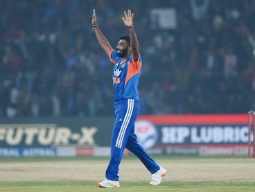 IND vs SA: जसप्रीत बुमराह ने वर्ल्ड रिकॉर्ड बनाकर मचाया तहलका, ऐसा करने वाले दुनिया के इकलौते गेंदबाज बने