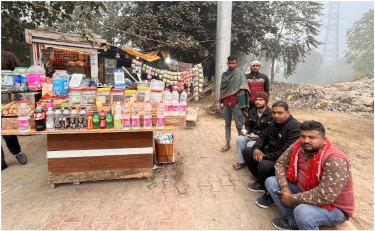 दिल्ली बॉर्डर पर कोहरे और GRAP-4 के बीच फंसे सैकड़ों ट्रक ड्राइवर दिल्ली बॉर्डर पर कोहरे और GRAP-4 के बीच फंसे सैकड़ों ट्रक ड्राइवर