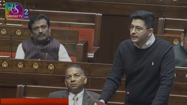 इंस्टा और यूट्यूबर्स का सबसे बड़ा 'दर्द',  राघव चड्ढा ने संसद में की कौन सा कानून बदलने की मांग